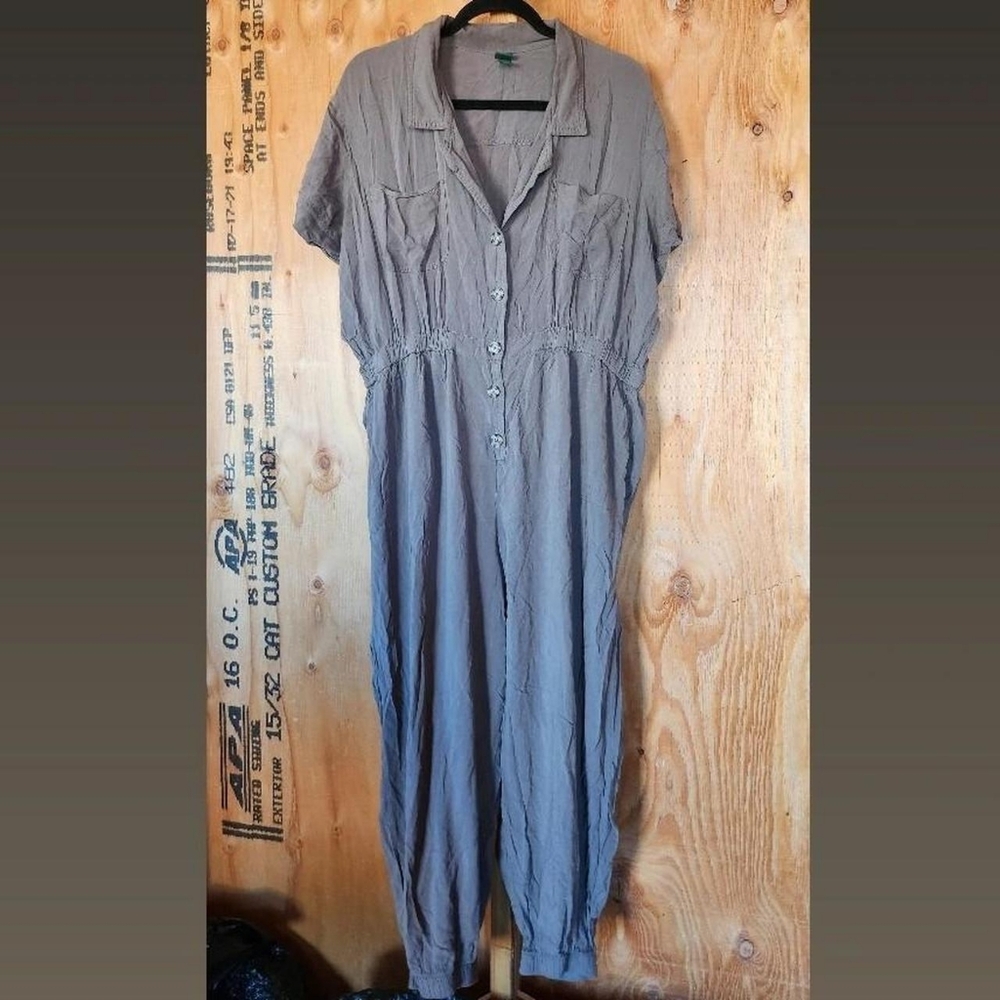 Olive Greenbutton-up jumpsuit with a relaxed fit